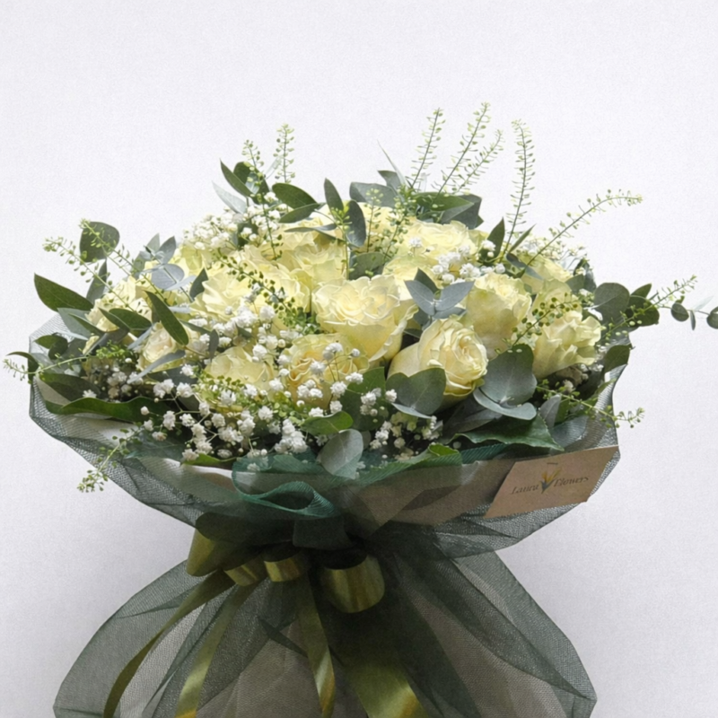 Μπουκέτο με λευκά τριαντάφυλλα